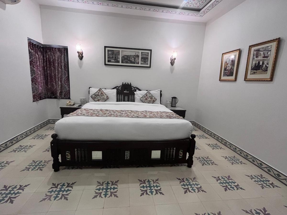 Ratnawali - A Vegetarian Heritage Hotel Jaipur Exterior photo