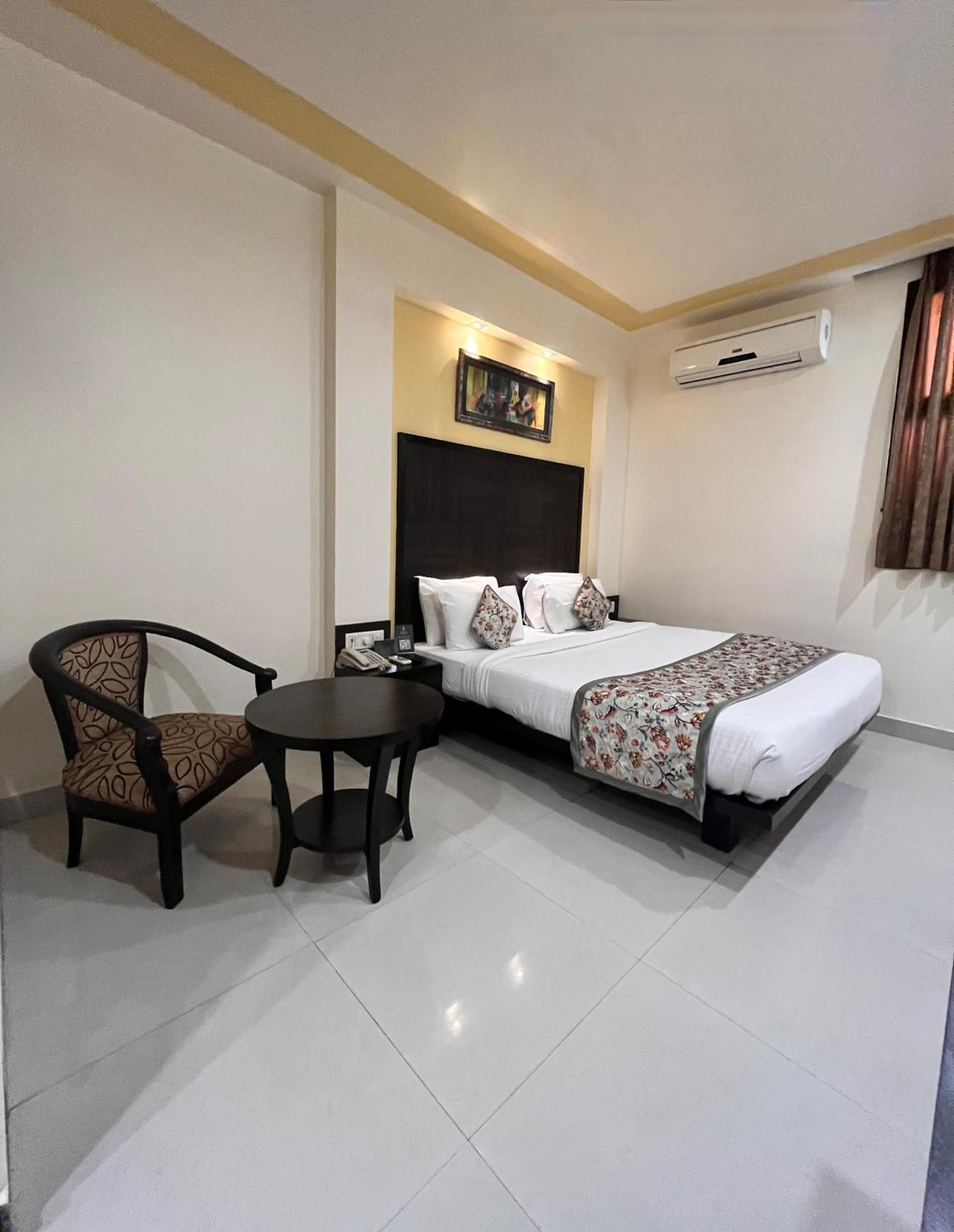 Ratnawali - A Vegetarian Heritage Hotel Jaipur Exterior photo