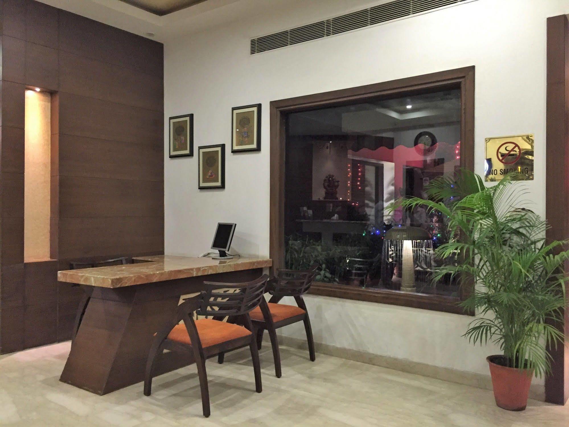 Ratnawali - A Vegetarian Heritage Hotel Jaipur Exterior photo